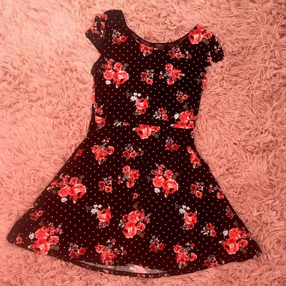 Used mini short sleeve black dress